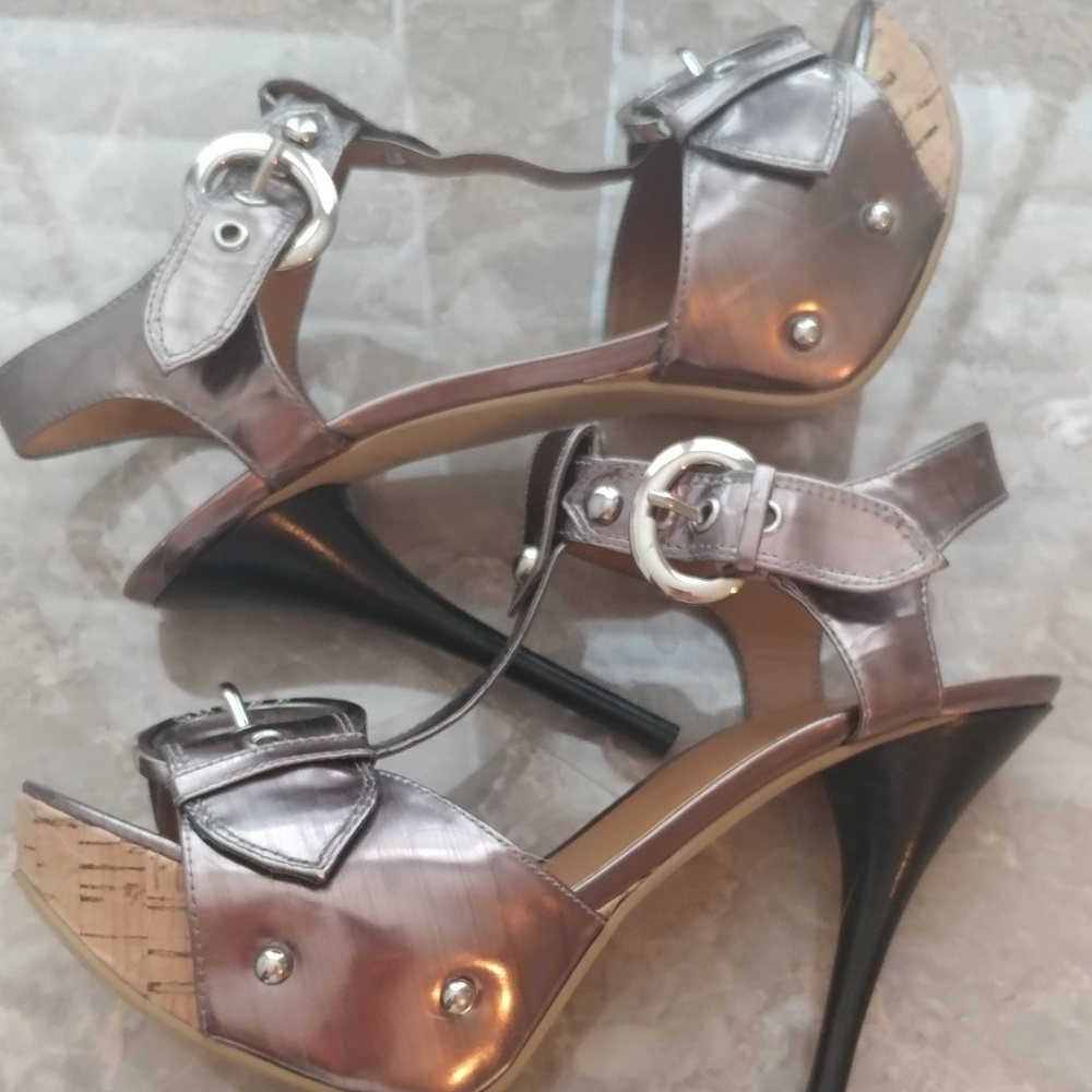 Guess Platform heels